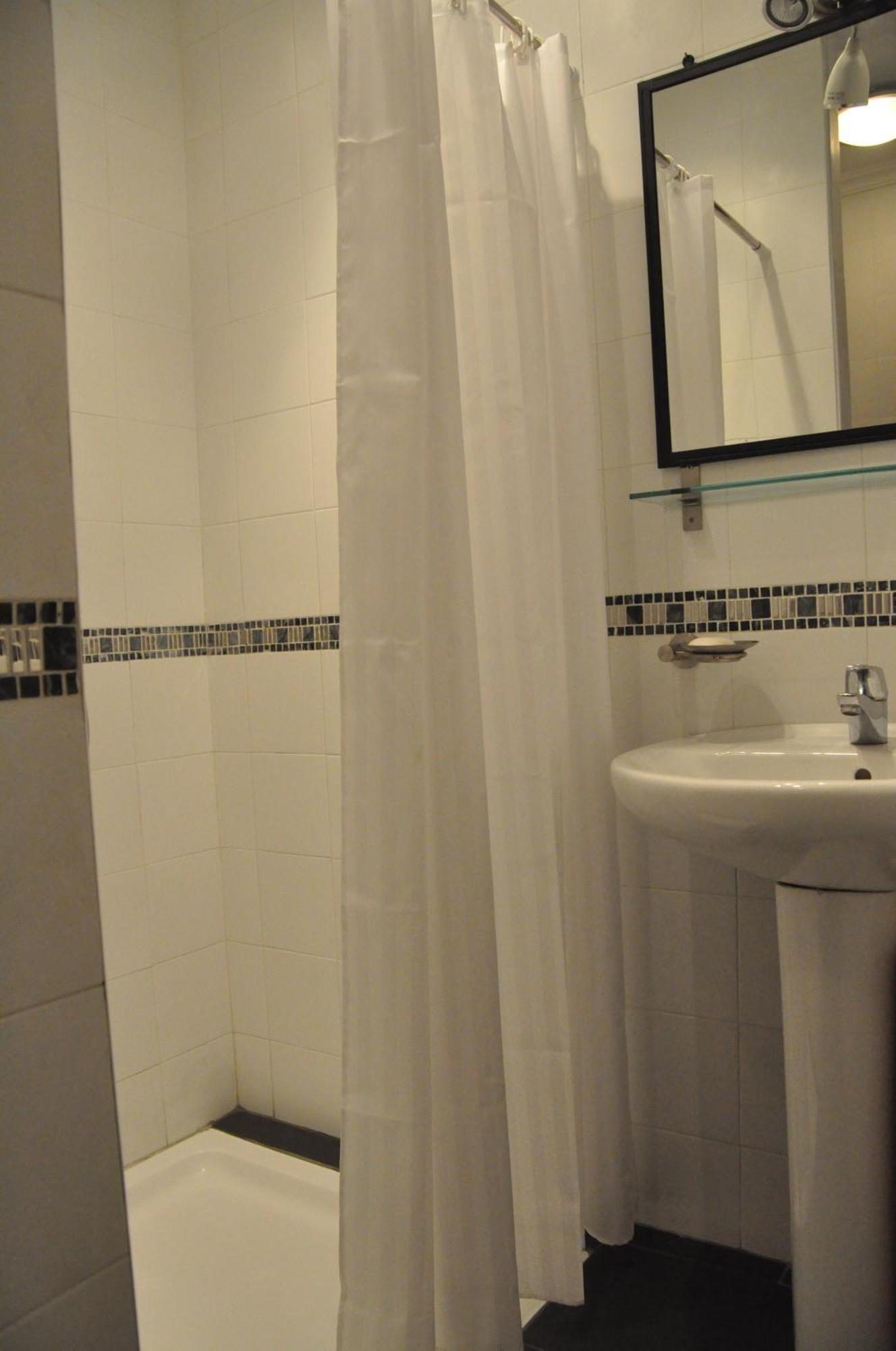 Agreable Avec 2 Tres Belles Terrasses Au Coeur De